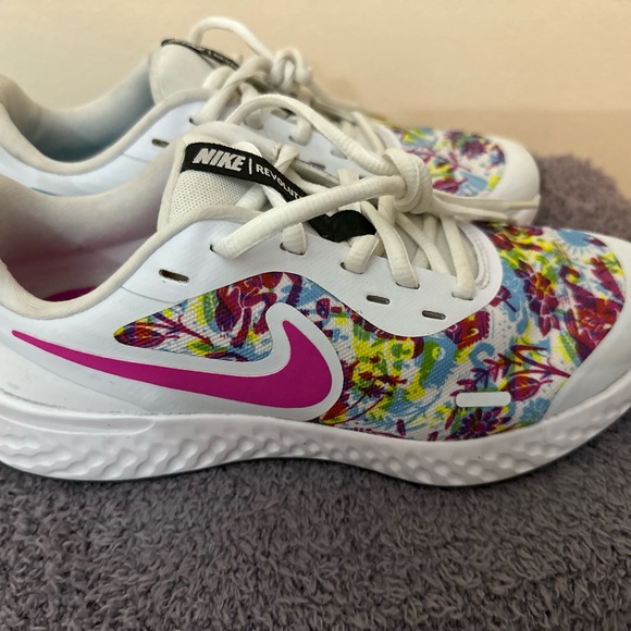 Nike Revolution ladies size 7 excellent condition - Picture 4 of 6